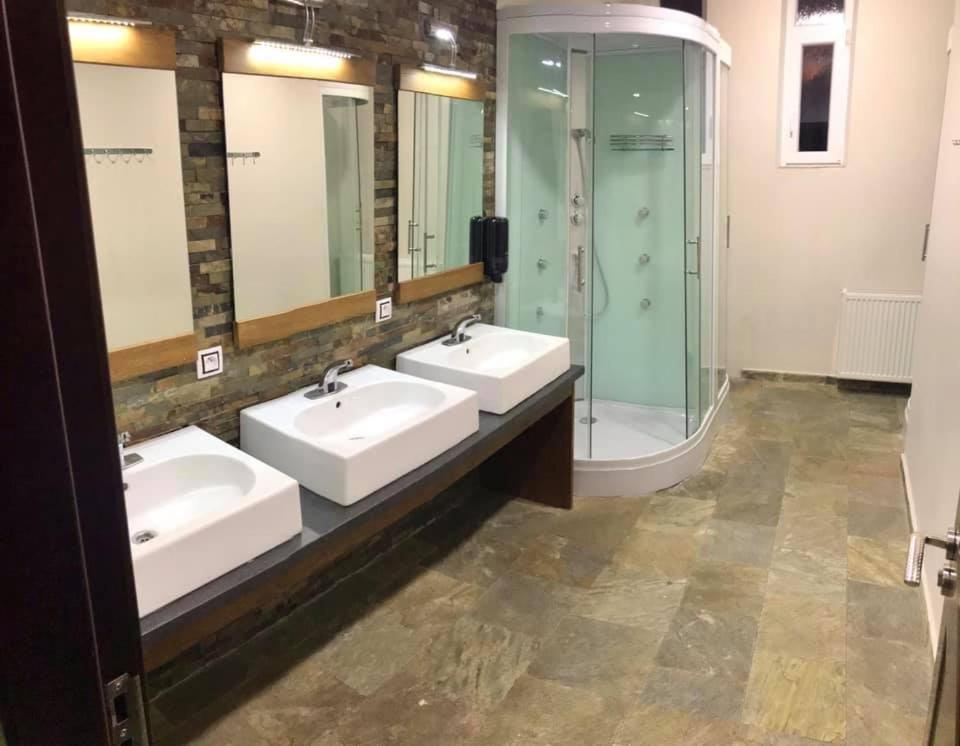 Sokolovna Trutnov Hostel Bagian luar foto