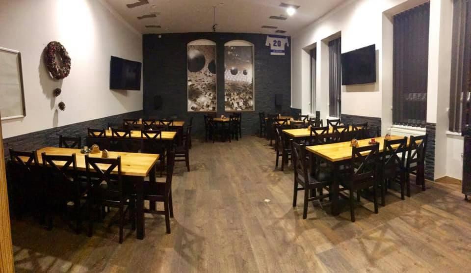Sokolovna Trutnov Hostel Bagian luar foto